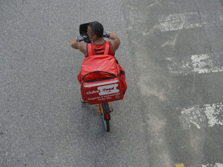 Comissão Especial Analisa Direitos de Motoristas e Entregadores de Aplicativo