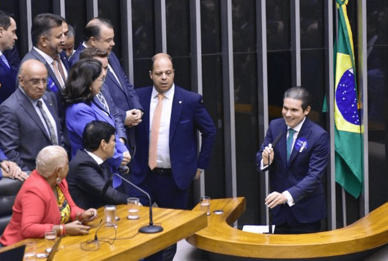 Câmara Vota Urgência da Anistia do 8 de Janeiro; Governo Reage